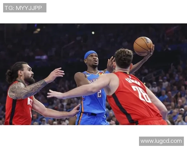火箭队与雷霆队激战精彩瞬间英文图片分享与分析